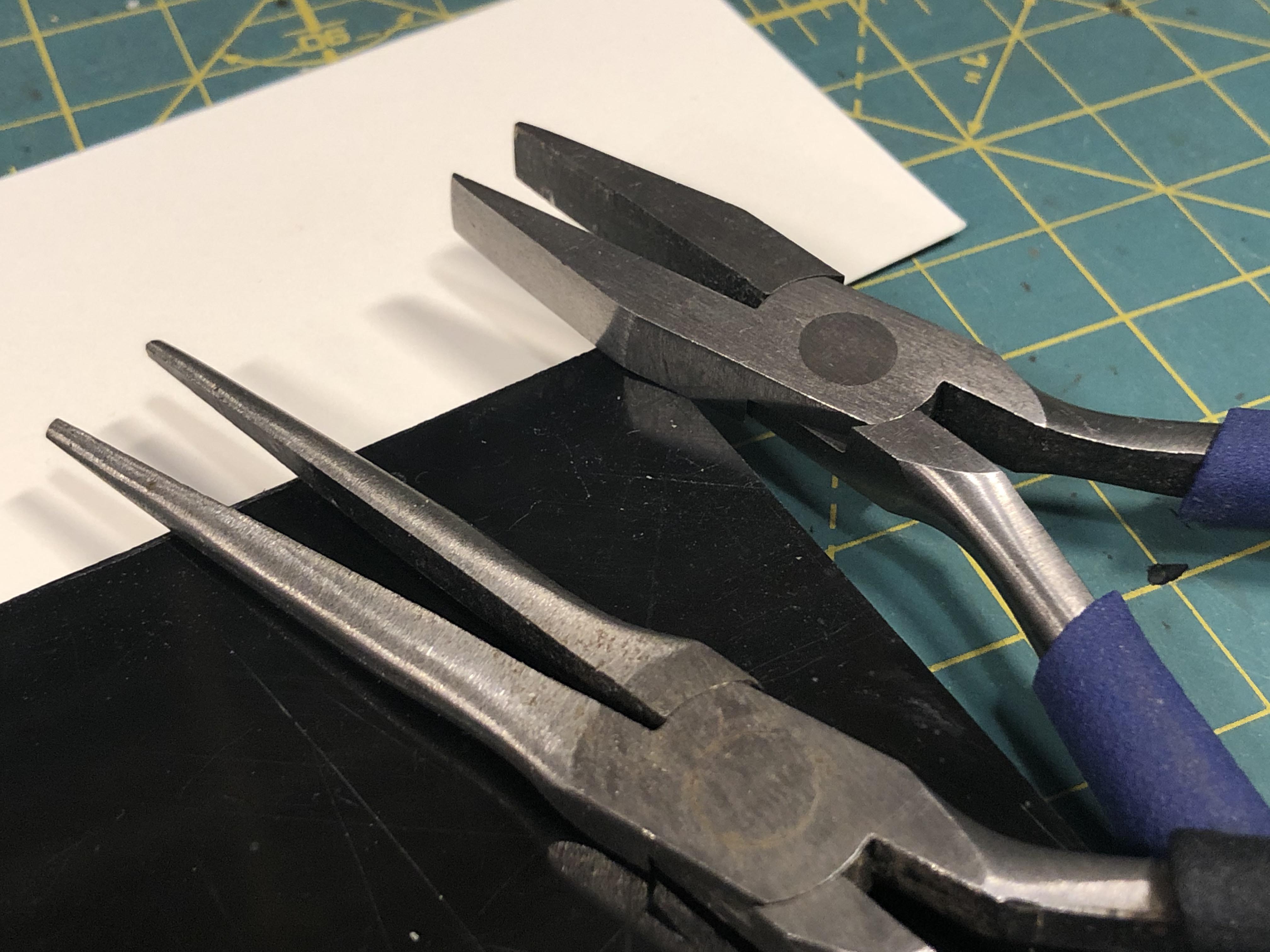 Smooth-faced, square-edged pliers