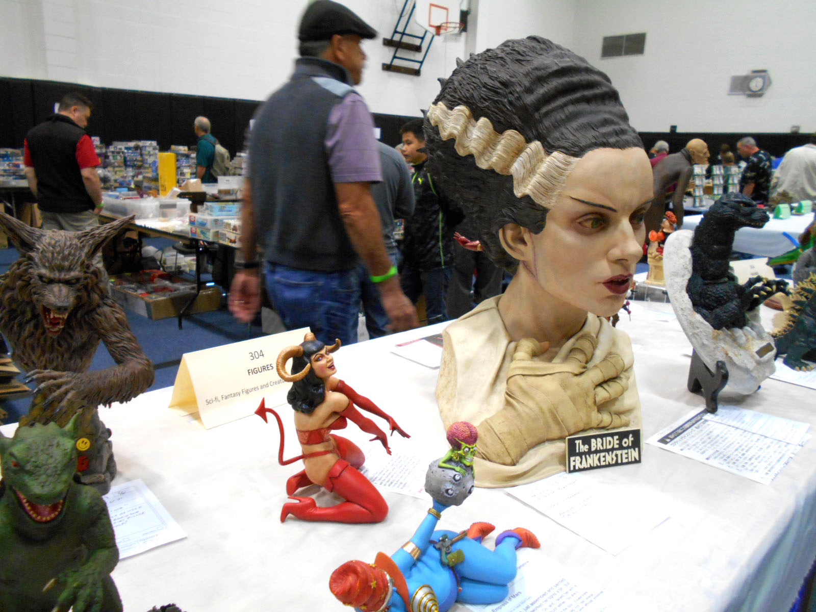 304 - Sci-Fi/Fantasy Figures - pRenton IPMS Spring Show 04 23  2016 0140 Figures 03