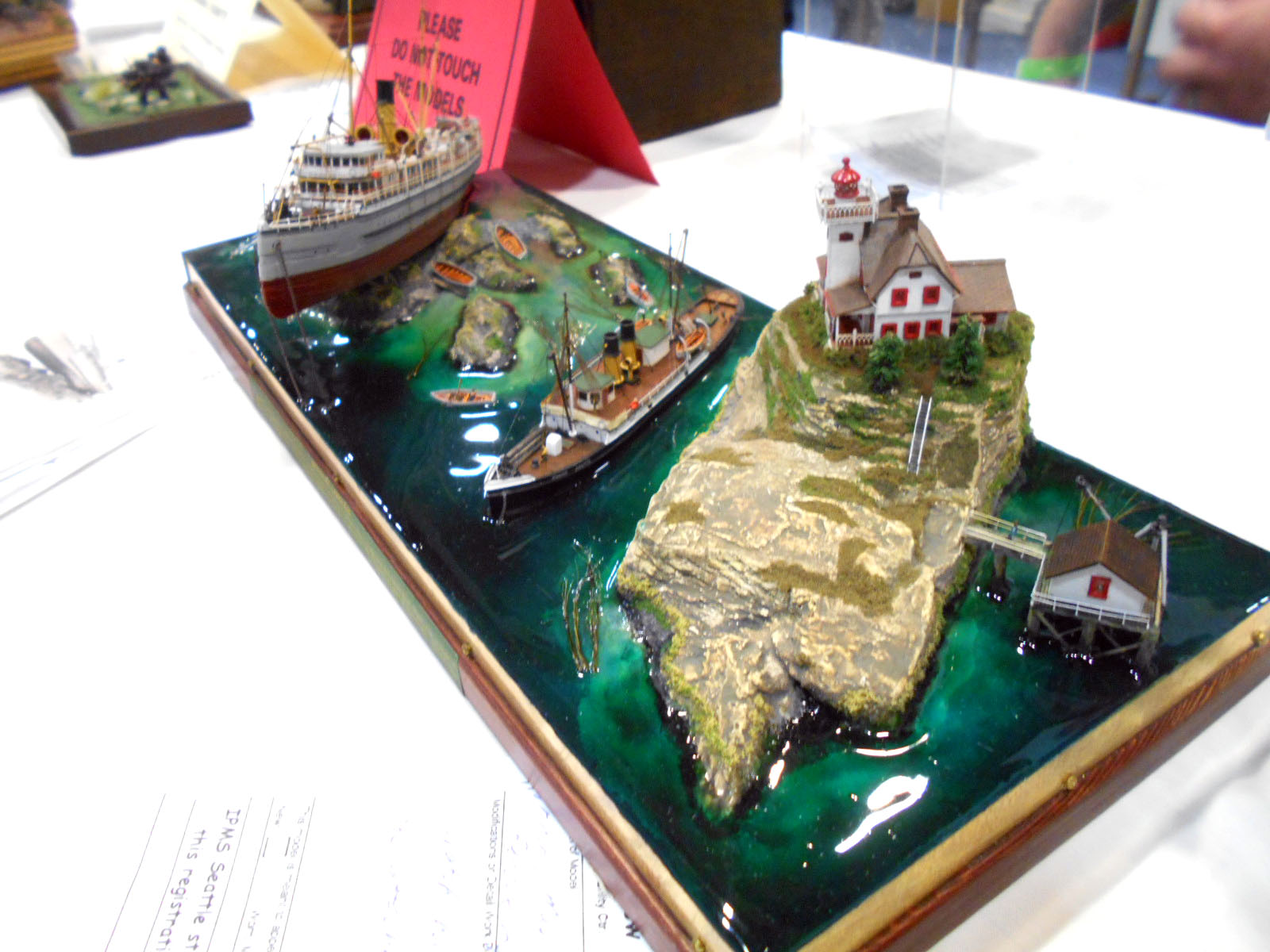 705 - Diorama/Vignette Naval - pRenton IPMS Spring Show 04 23  2016 0053 Dio Ship aground 04