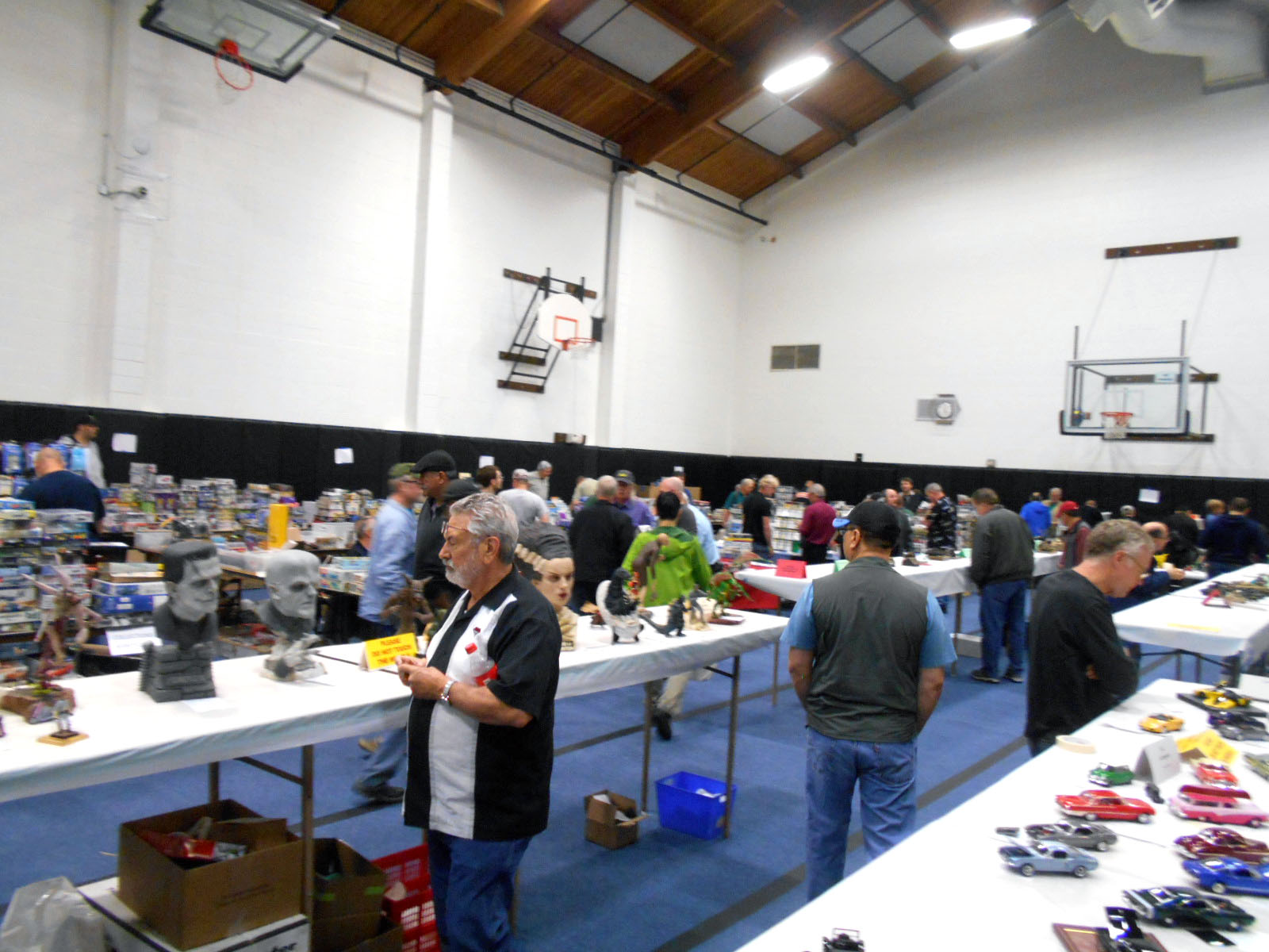 Show Candids - pRenton IPMS Spring Show 04 23  2016 0500 People 04