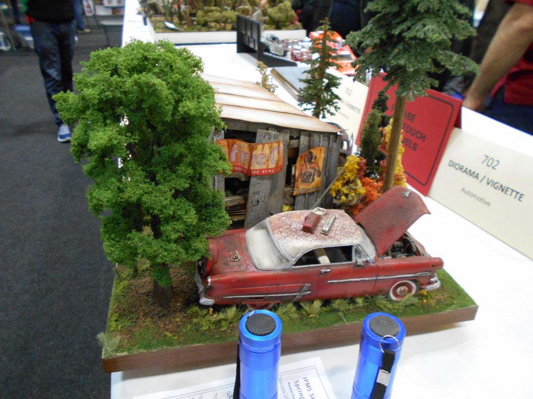 702 - Diorama/Vignette Automotive - Catagory 702  Automotive Dioramas Rusted Car 0021