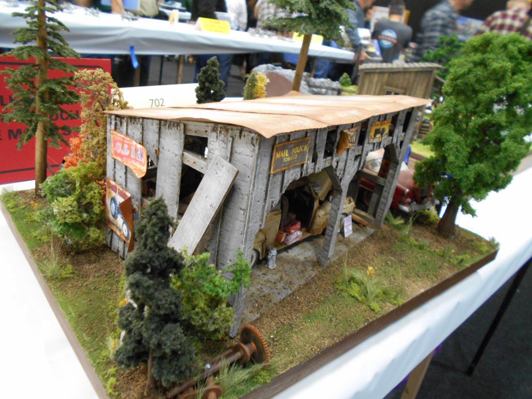 702 - Diorama/Vignette Automotive - Catagory 702  Automotive Dioramas Rusted Car 0022