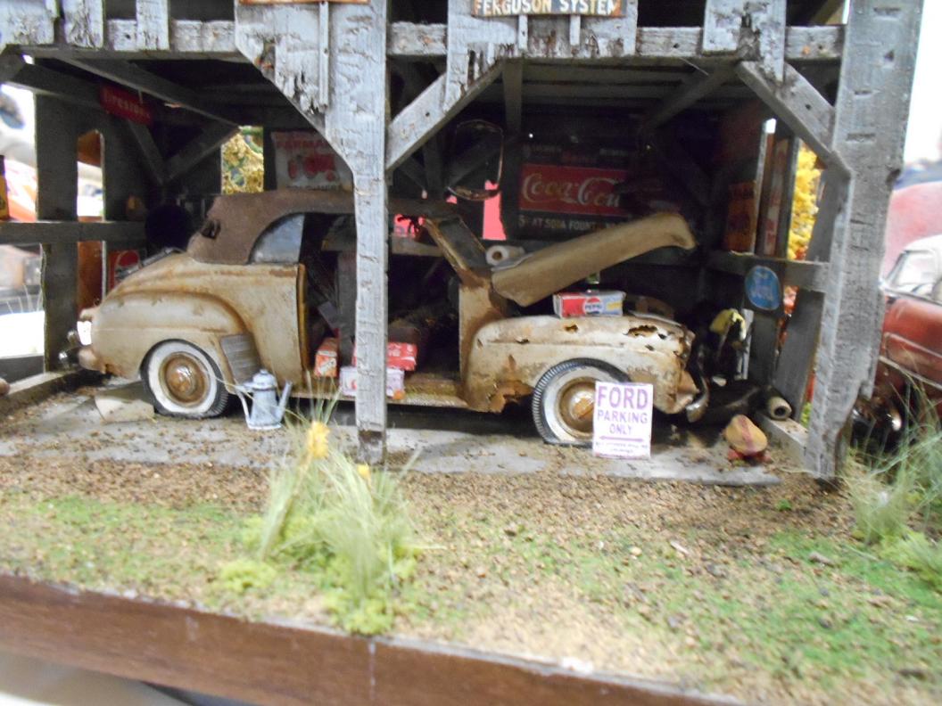 702 - Diorama/Vignette Automotive - Catagory 702  Automotive Dioramas Rusted Car 0023