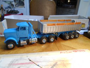 Dump-Trailer-Peterbilt-1-25th-0020 040 018