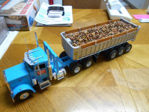 Dump-Trailer-Peterbilt-1-25th-0020 052 001